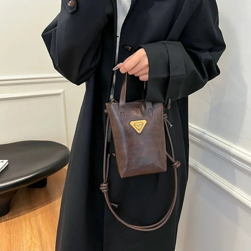 Niche Retro Versatile Fashionable and Casual Mobile Phone Bag for Women. New Korean-style Single-shoulder Crossbody Handbag