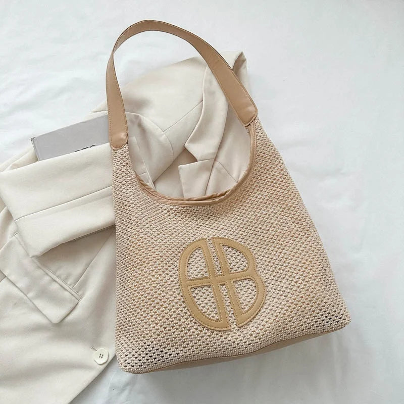 A niche hollowed-out design bag for women in 2025, a fashionable straw-woven single-shoulder bag and an underarm tote bag