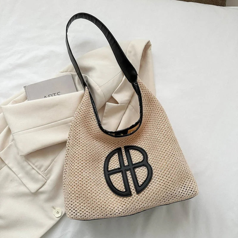 A niche hollowed-out design bag for women in 2025, a fashionable straw-woven single-shoulder bag and an underarm tote bag