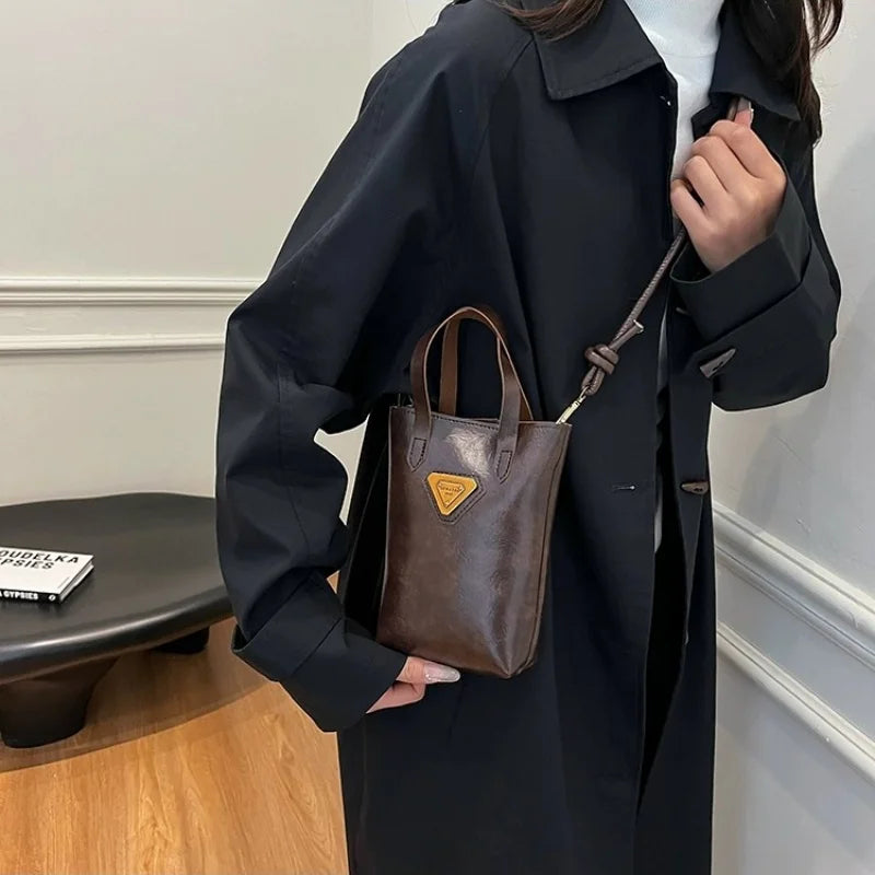 Niche Retro Versatile Fashionable and Casual Mobile Phone Bag for Women. New Korean-style Single-shoulder Crossbody Handbag