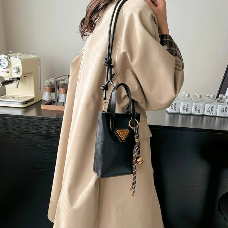 Niche Retro Versatile Fashionable and Casual Mobile Phone Bag for Women. New Korean-style Single-shoulder Crossbody Handbag