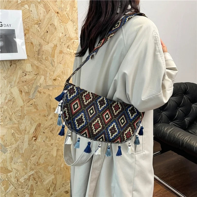 Large-capacity tassel 2025 fashionable new Tote crossbody bag, single-shoulder ins dumpling bag for women
