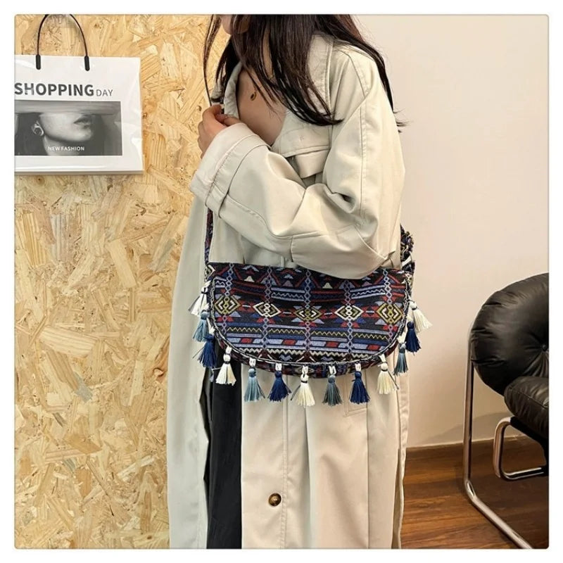 Large-capacity tassel 2025 fashionable new Tote crossbody bag, single-shoulder ins dumpling bag for women