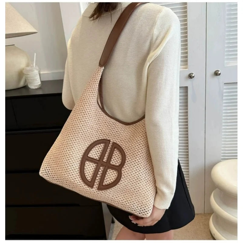 A niche hollowed-out design bag for women in 2025, a fashionable straw-woven single-shoulder bag and an underarm tote bag